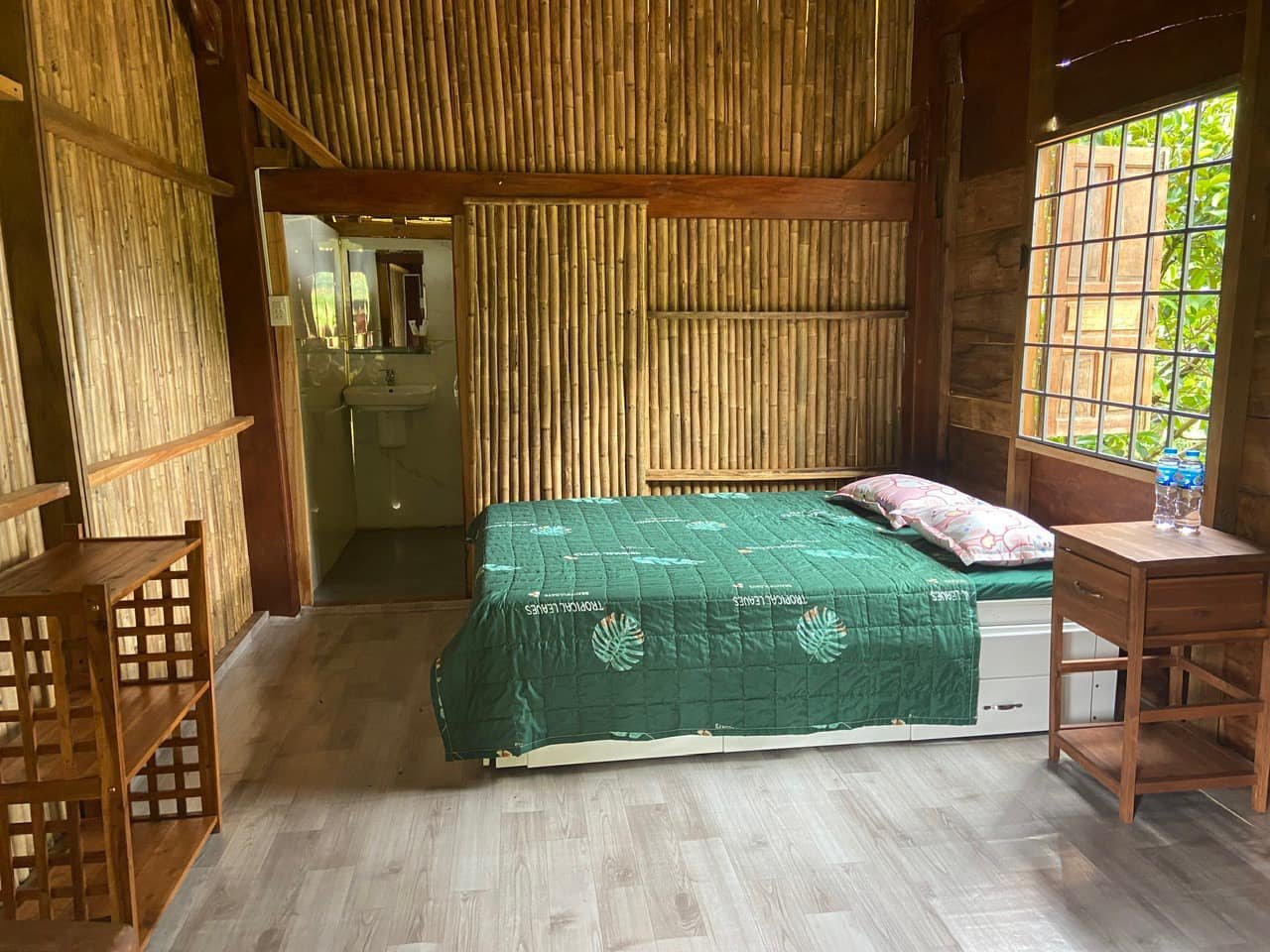 Gao Hat De Room Near Waterfall